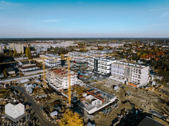 Plac budowy w otoczeniu zabudowy mieszkaniowej